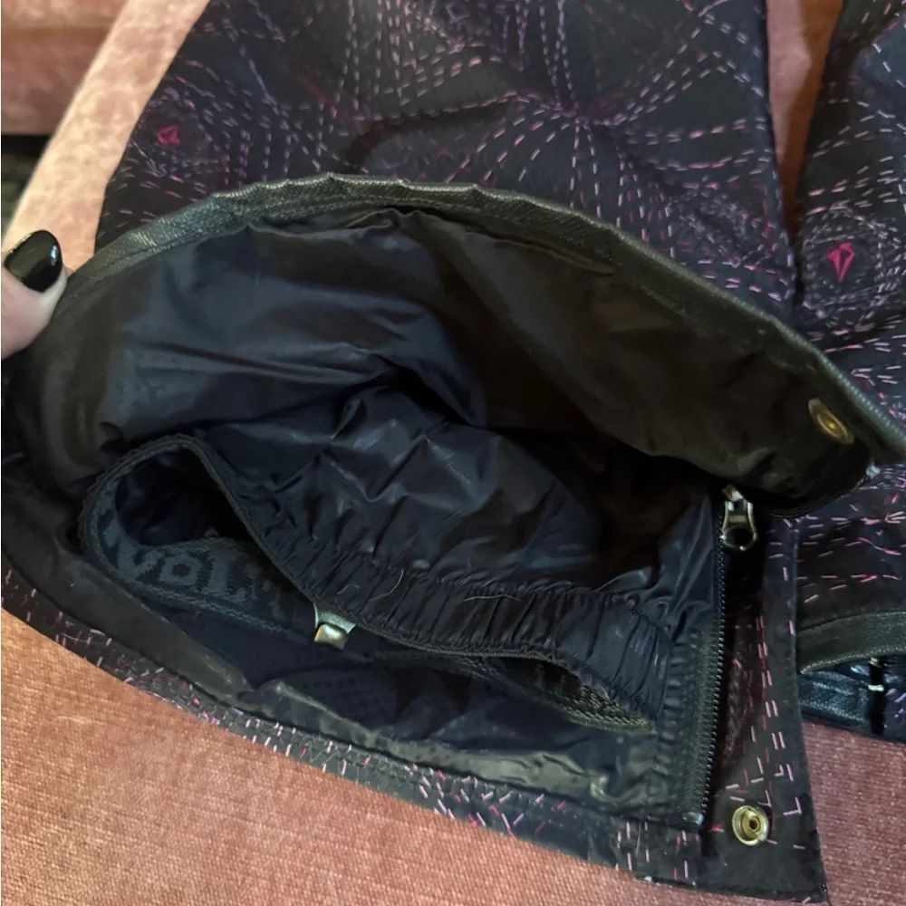 Volcom Nimbus Black & Pink /Purple Abstract Patterned Snow Pants - Picture 6 of 6